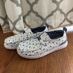 Hey Dude Wendy Block Bandana Sz6 | Color: White w/ paisley print | Size: 6